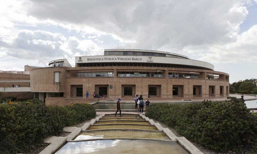 BIBLIOTECA VIRGILIO BARCO VARGAS