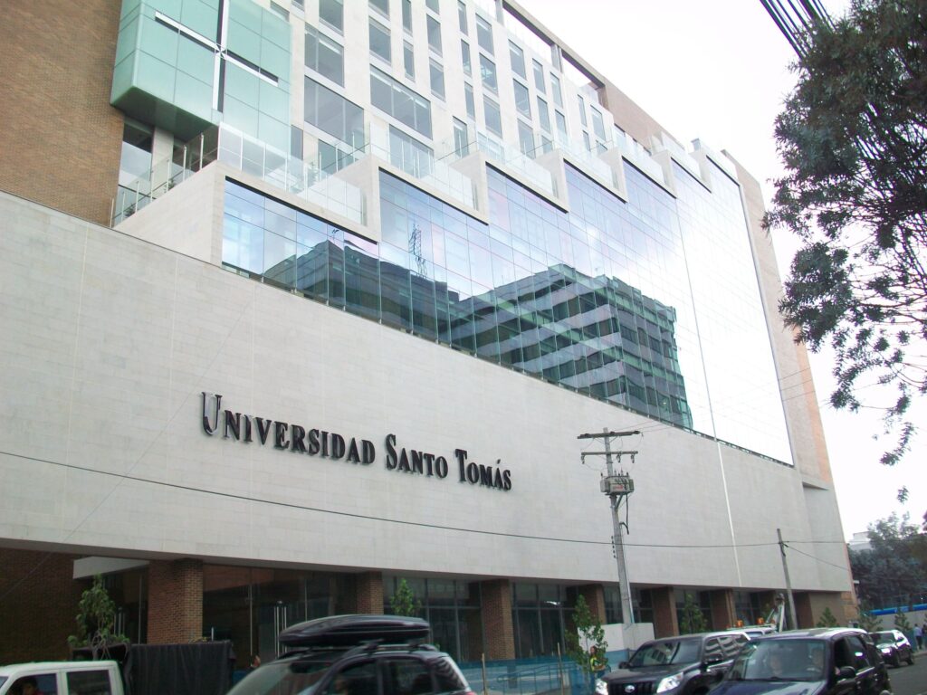 Universidad De Santo Tomas