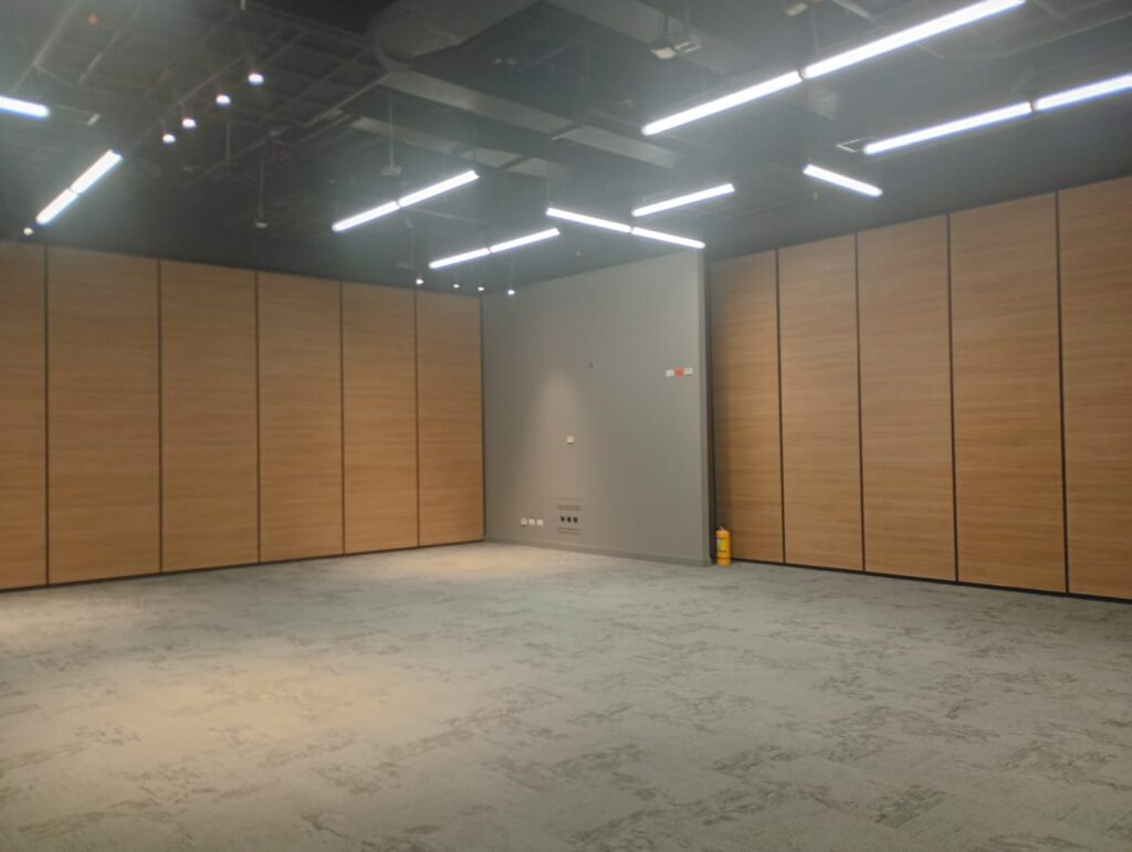 Instalación completa de paneles acústicos